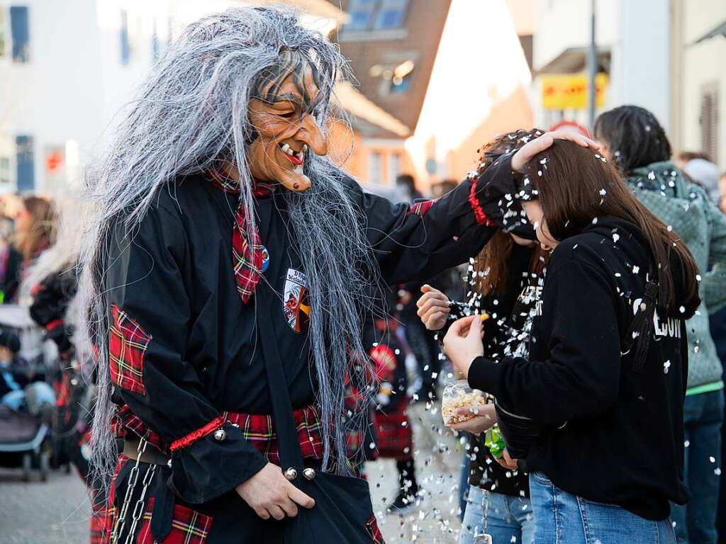 Narren in den Bugginger Straen beim groen Jubilumsumzug