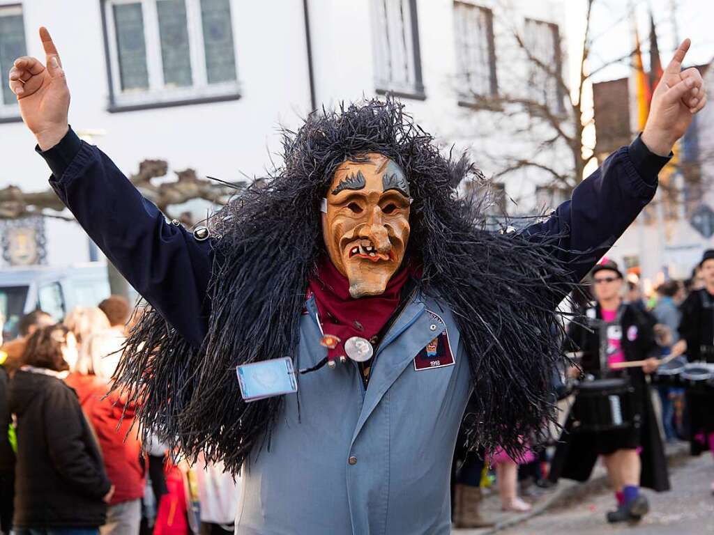 Narren in den Bugginger Straen beim groen Jubilumsumzug