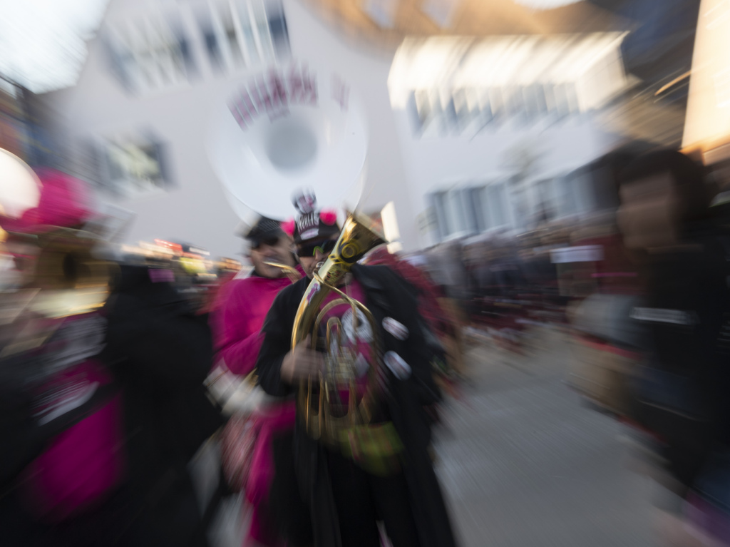 Narren in den Bugginger Straen beim groen Jubilumsumzug