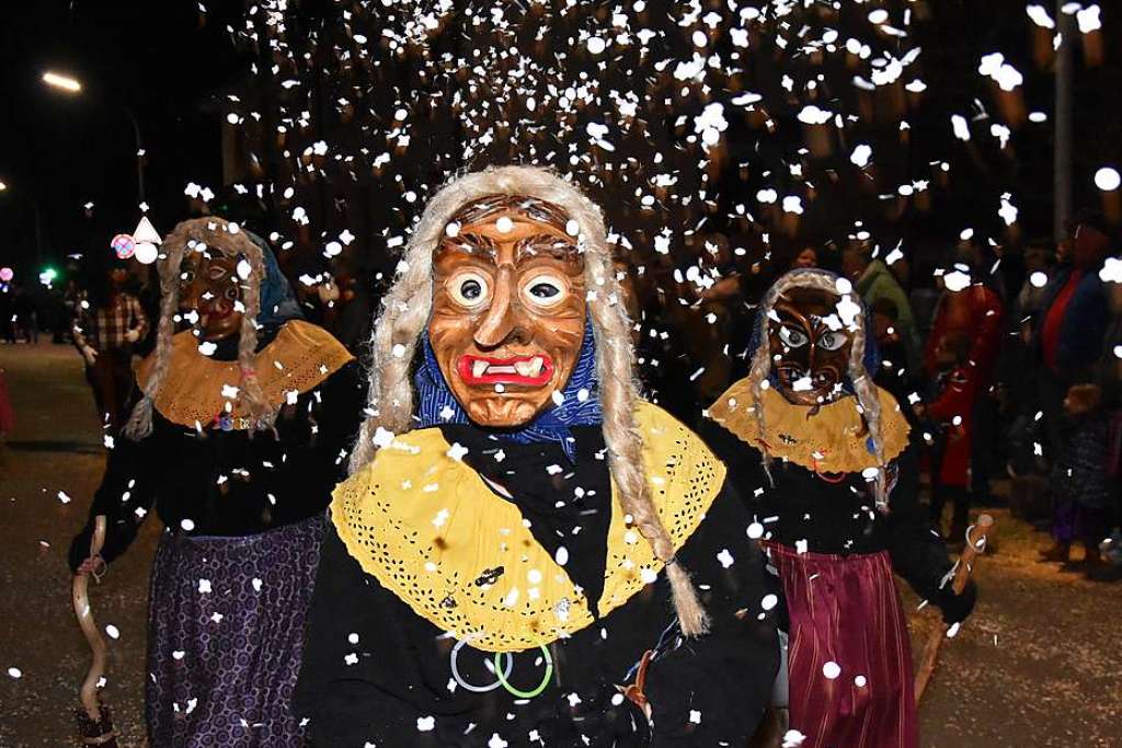 Die Fasnacht Mit Den Berggeistern Nollingen Lockt Tausende Besucher ...