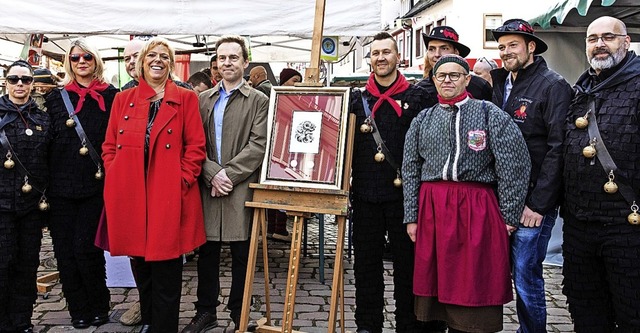 Der Erls aus der Versteigerung der Tu...um an den Hospizdienst Silberstreif.   | Foto: Gabriele Zahn