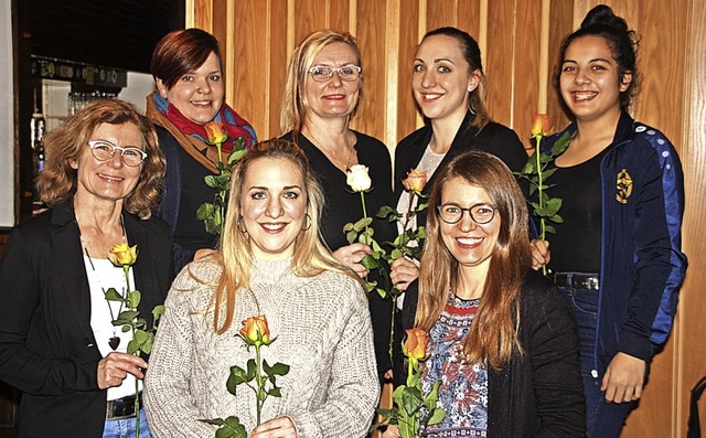 Die Vorstandsmitglieder (hinten, v. li...mitglied der Breisgauer Turnerjugend.   | Foto: Turnabteilung SV Waldkirch