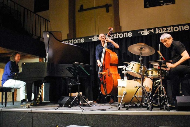 Das Walter Lang Trio mit (von links) W...geisterte mit frischem, modernem Jazz.  | Foto: Thomas Loisl Mink