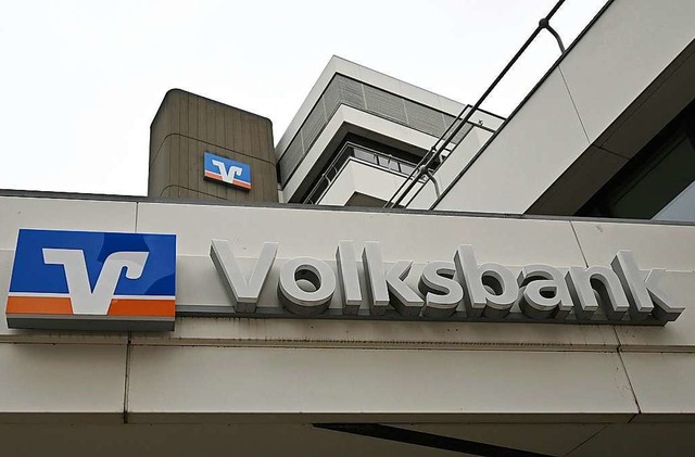 Hat 2019 mehr Kredite vergeben, aber a...lagen verbucht: die Volksbank Freiburg  | Foto: Patrick Seeger (dpa)