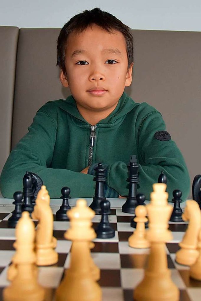 Der neunjhrige Vito Yin an seinem Schachbrett  | Foto: Saskia Burkart