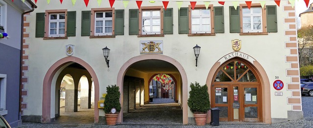 Das Laufenburger Rathaus und die Haupt...n vergangenen 35 Jahren begleitet hat.  | Foto: Martin Kpfer