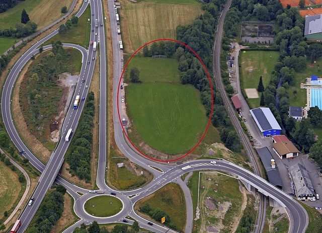 Der rote Kreis zeigt den Standort fr ...erkehr ins Gewerbegebiet Schlosscker.  | Foto: Stadt Titisee-Neustadt