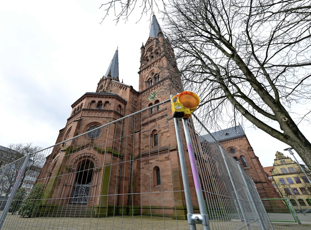 Absperrung an Johanneskirche  Freiburg  Badische Zeitung