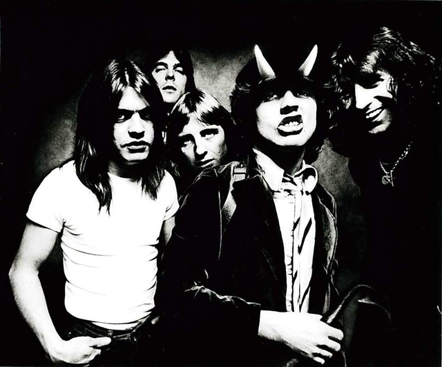 &#8222;Highway to Hell&#8220; von 1979...Leadgitarrist Angus Young (von links).  | Foto: WEA