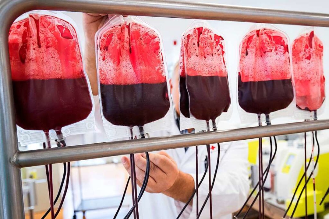 Blut kann nicht künstlich hergestellt werden, deshalb sind Spenden essenziell.  | Foto: Christian Charisius