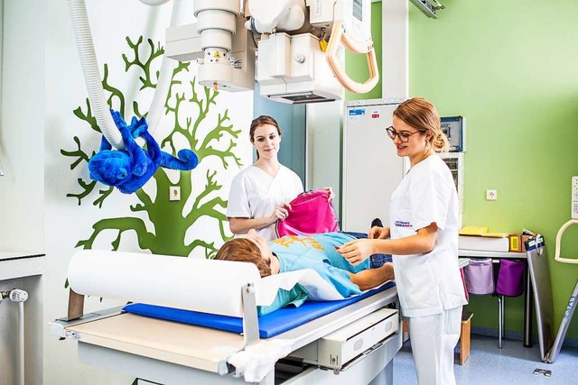 In der Ausbildung zur Medizintechnisch...um Technik, EDV  und um den Patienten.  | Foto: Universittsklinikum Freiburg