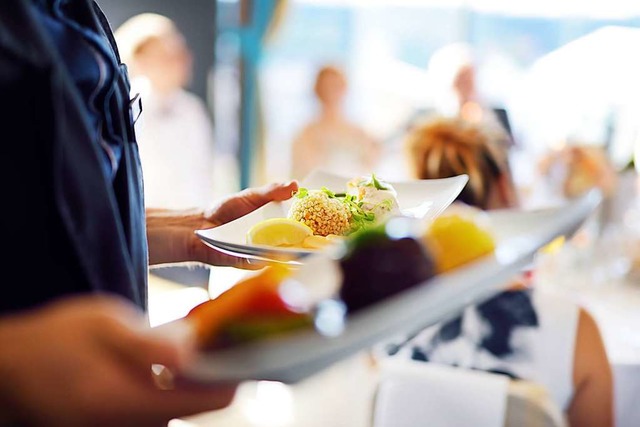 Die Frau hatte sich ein teures Buffet fr ihre Hochzeit ausgesucht (Symbolfoto).  | Foto: MNStudio-stock.adobe