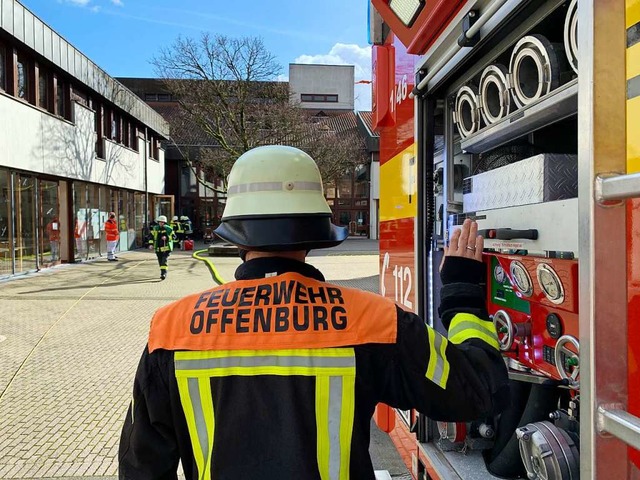 Feuerwehreinsatz im Grimmelshausen-Gym...m letzten Tag vor den Fasnachtsferien.  | Foto: Helmut Seller