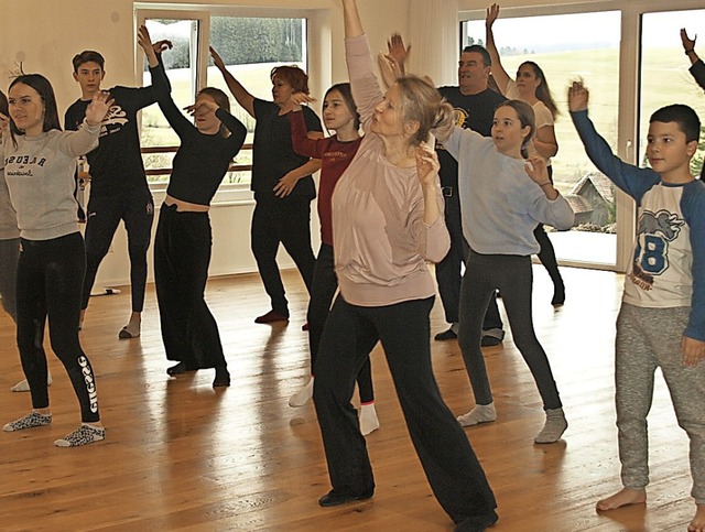 Unter der professionellen Anleitung vo...mittag ein vergngliches Tanztraining.  | Foto: Karin Stckl-Steinebrunner