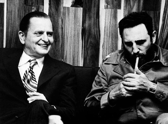 Galt als  sehr links orientierter Sozi...3 mit Kubas  Prsident  Fidel Castro.   | Foto: Spter festlegen...