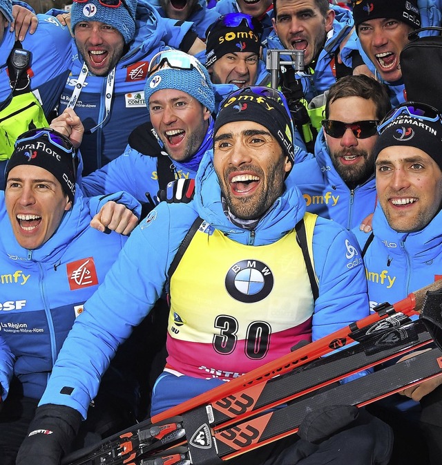 Allez les bleus:   Weltmeister  Martin...nmitten seines franzsischen Teams      | Foto: TIZIANA FABI (AFP)