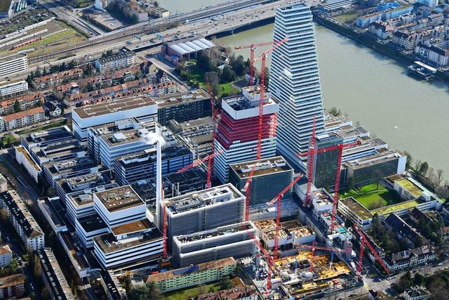 Das Basler Roche-Areal mit der noch ru...- und Entwicklungszentrum vorne rechts  | Foto: Erich Meyer