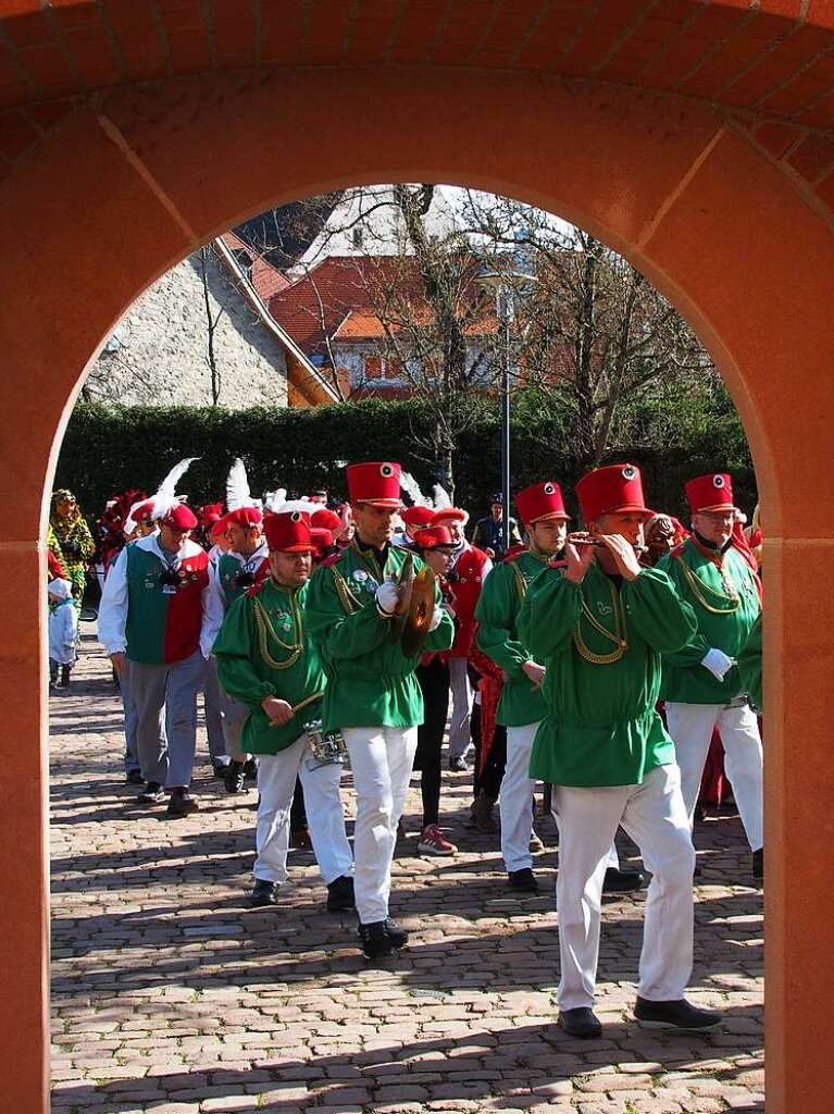 Die Hllenzunft sorgte bei der Rathausstrmung in Kirchzartren wieder fr ein buntes nrrisches Spektakel.