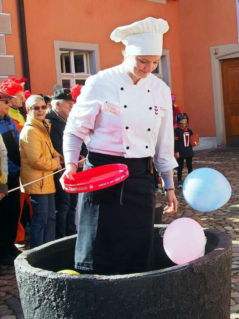 Die Hllenzunft sorgte bei der Rathausstrmung in Kirchzartren wieder fr ein buntes nrrisches Spektakel.