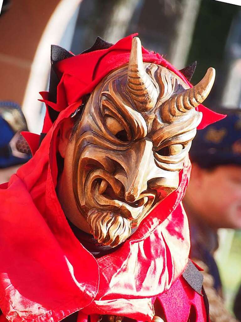 Die Hllenzunft sorgte bei der Rathausstrmung in Kirchzartren wieder fr ein buntes nrrisches Spektakel.