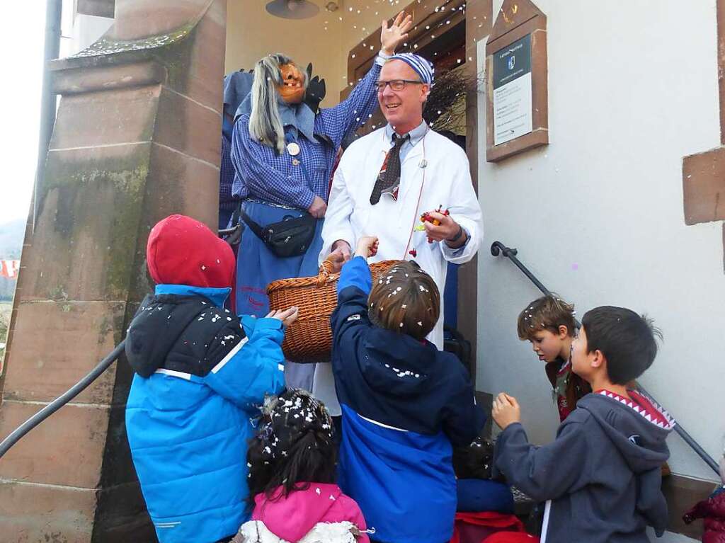 Nrrisches Treiben am Wittnauer Rathaus