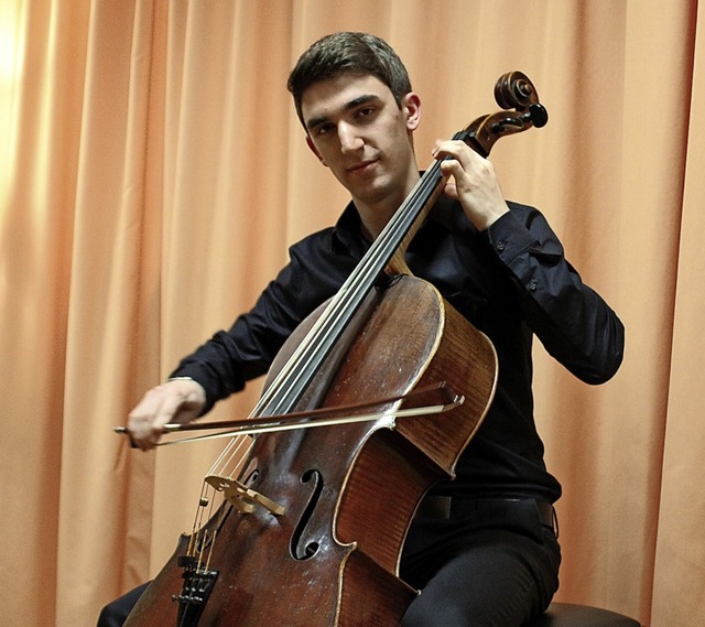 Mit seinem 179 Jahre alten Cello schen... den Gsten einen gefhlvollen Abend.   | Foto: Christiane Pfeifer
