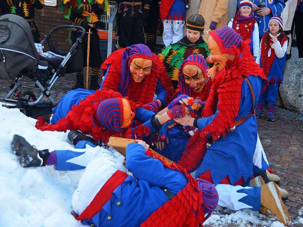 Die Fastnacht ist nach einer heftigen Rangelei ausgegraben. 