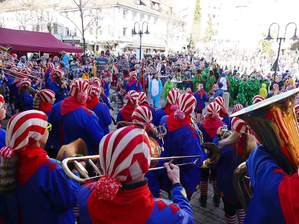 Stadtmusik und nrrisches Volk