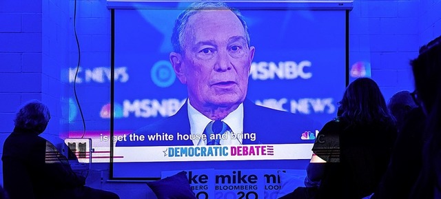 Mike Bloomberg hatte bei der Debatte in Las Vegas kein leichtes Spiel.  | Foto: Jeenah Moon (AFP)