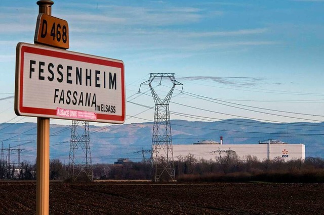 Das Kraftwerk im elsssischen Fessenhe...auf beiden Seiten des Rheins zusammen.  | Foto: SEBASTIEN BOZON (AFP)