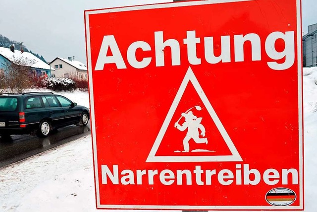 Ein Schild am Ortseingang der alemanni...n Treiben in dem Schwarzwaldstdtchen.  | Foto: Rolf Haid
