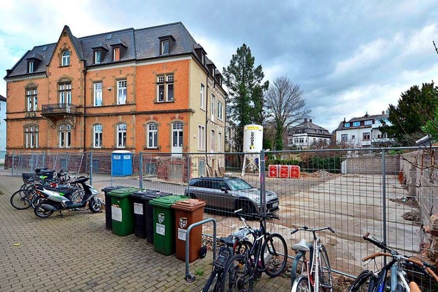 Hinter dem Haus Kronenstrae 21 soll e...rher standen, sind bereits abgerissen.  | Foto: Michael Bamberger