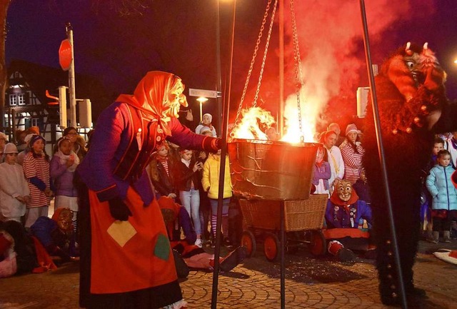 Eine schaurig-schnes Spektakel: Dorfh... Hexensabbat eine ganz spezielle Suppe  | Foto: Andrea Steinhart