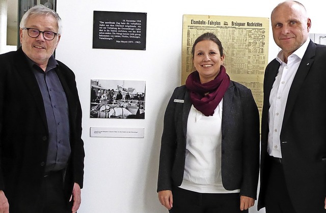 Haben die Ausstellung zum Bahnjubilum...uckte die Zeitung damals Fahrplne ab.  | Foto: Sylvia-Karina Jahn