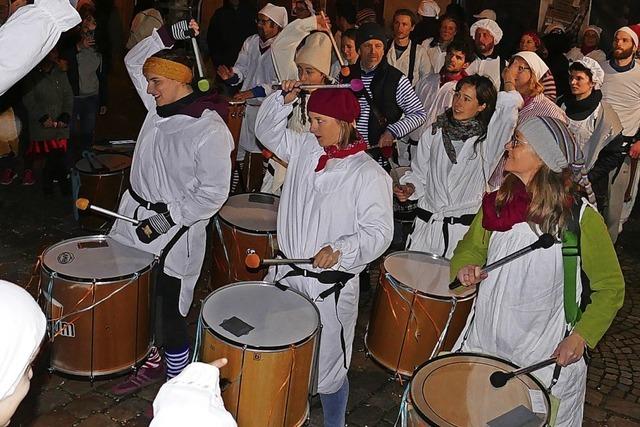 Tausende beim Narrentreiben