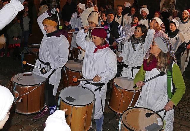 Ergnzend zu den Musikkapellen aus Wal... Trommlergruppe auf. Das kam prima an.  | Foto: Clara-Maria Timm