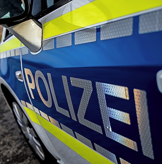 Das Polizeiauto ist fest in deutscher Hand.  | Foto: abr68 - stock.adobe.com