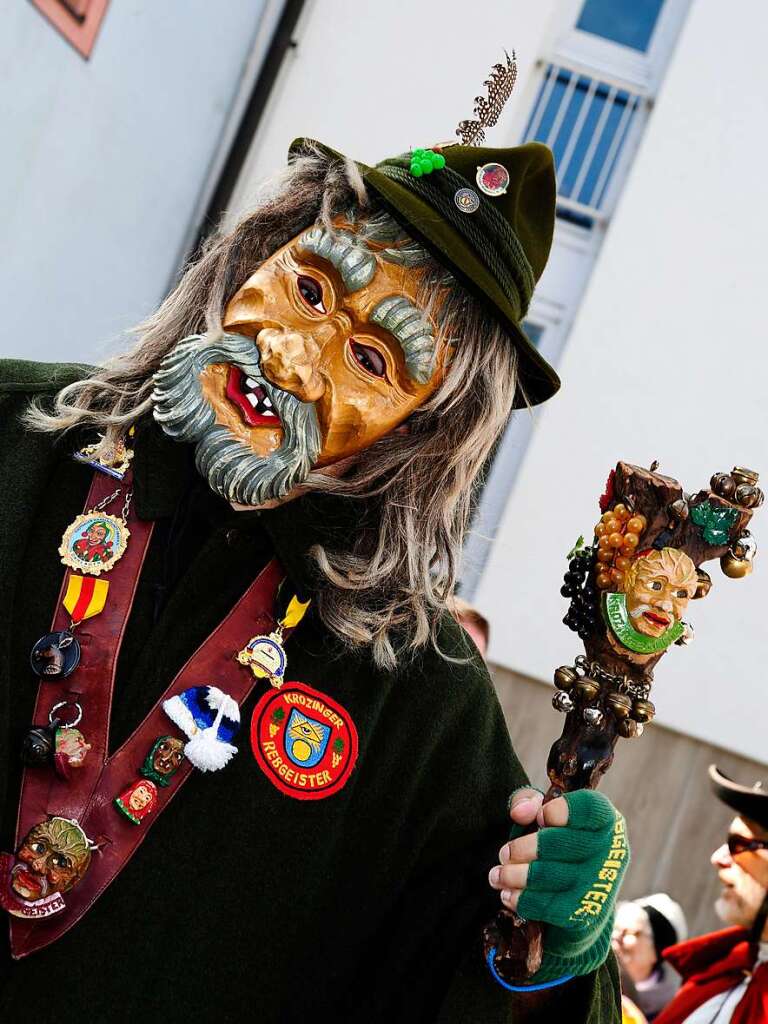 Buntes Treiben bei Sonnenschein: Eindrcke vom groen Umzug in Bad Krozingen, der in eine Feier im Narrendorf mndete.