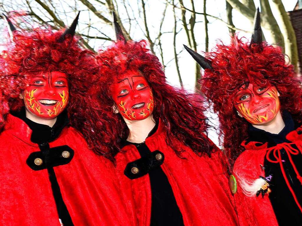 Buntes Treiben bei Sonnenschein: Eindrcke vom groen Umzug in Bad Krozingen, der in eine Feier im Narrendorf mndete.