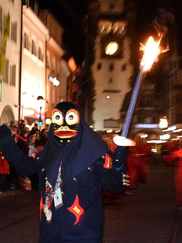 Nach elf Jahren Pause fand am Samstagabend wieder ein nrrischer Fackelumzug in Freiburg statt.