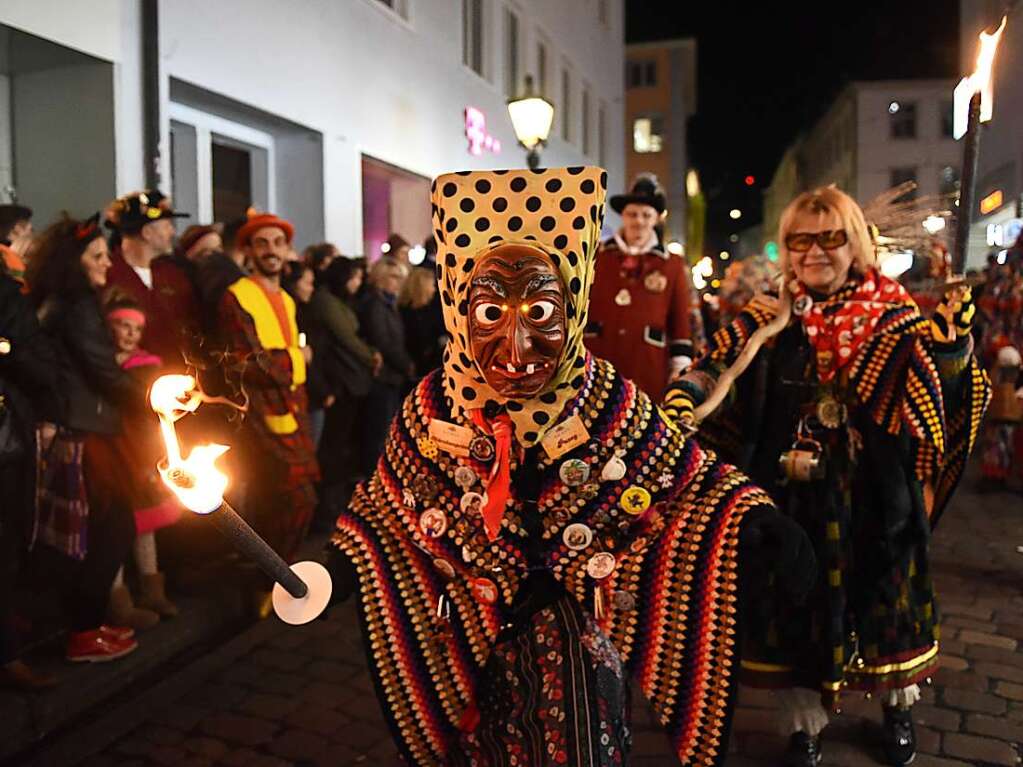 Nach elf Jahren Pause fand am Samstagabend wieder ein nrrischer Fackelumzug in Freiburg statt.