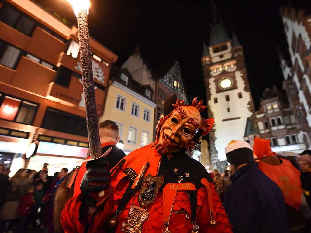 Nach elf Jahren Pause fand am Samstagabend wieder ein nrrischer Fackelumzug in Freiburg statt.