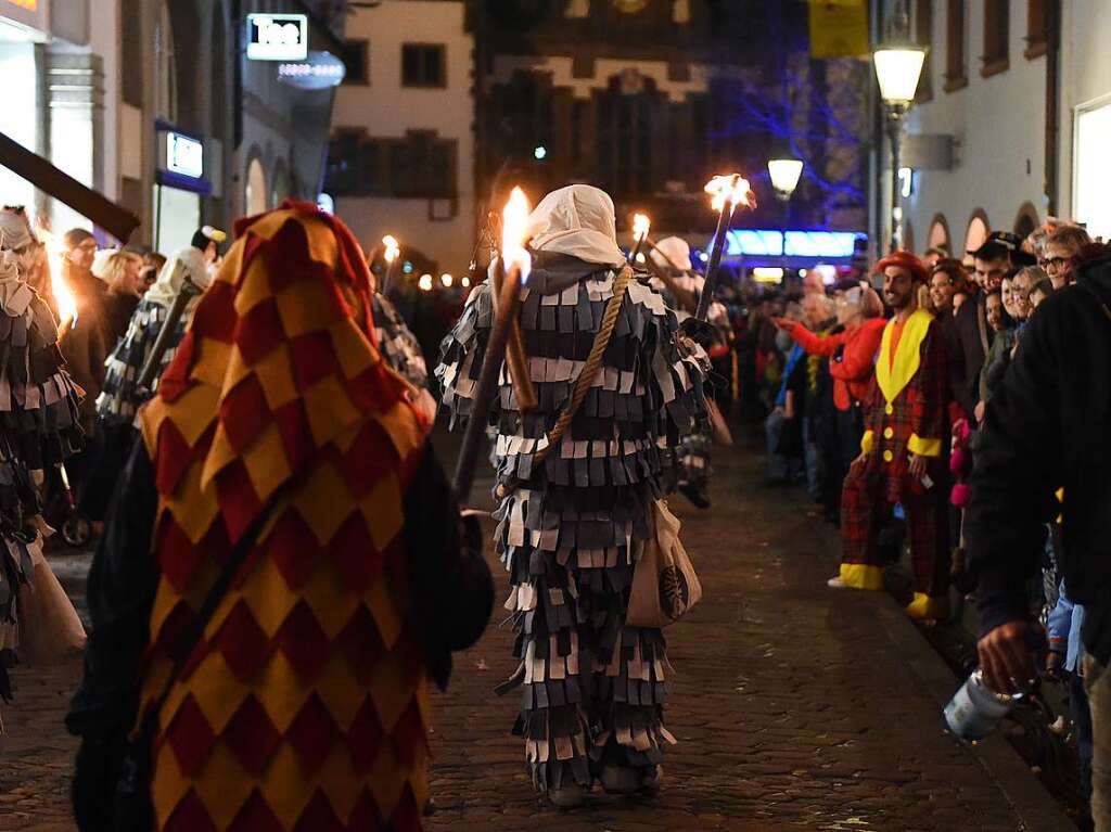 Nach elf Jahren Pause fand am Samstagabend wieder ein nrrischer Fackelumzug in Freiburg statt.