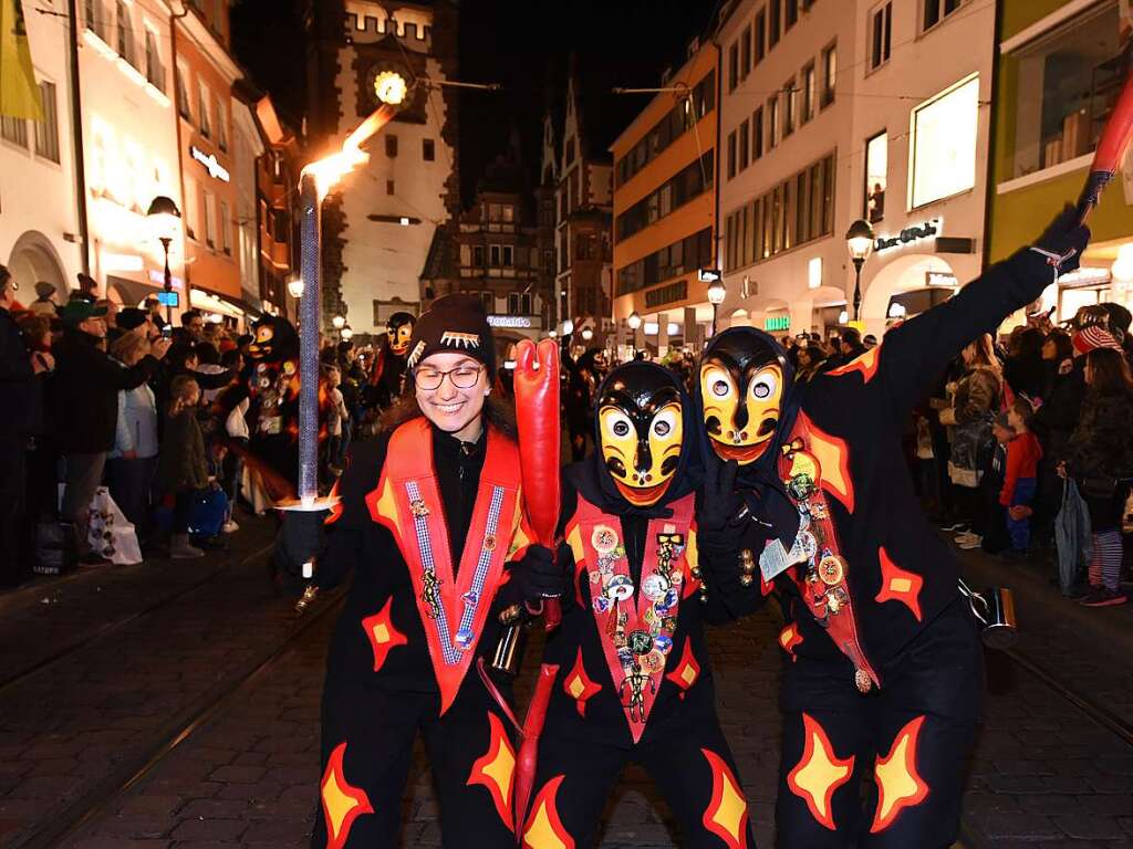 Nach elf Jahren Pause fand am Samstagabend wieder ein nrrischer Fackelumzug in Freiburg statt.