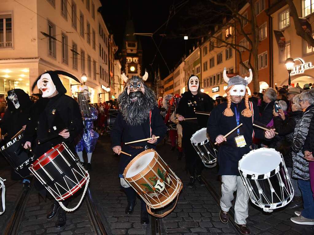 Nach elf Jahren Pause fand am Samstagabend wieder ein nrrischer Fackelumzug in Freiburg statt.