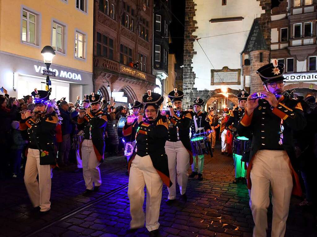 Nach elf Jahren Pause fand am Samstagabend wieder ein nrrischer Fackelumzug in Freiburg statt.