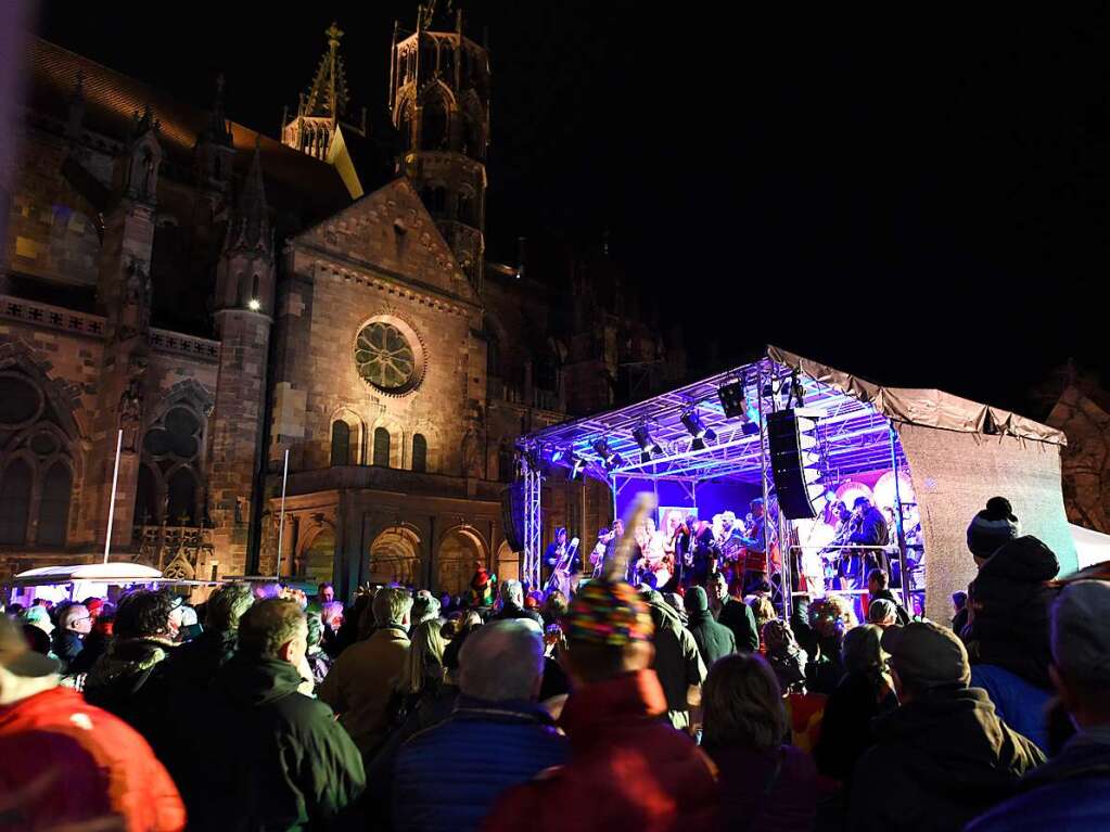 Nach elf Jahren Pause fand am Samstagabend wieder ein nrrischer Fackelumzug in Freiburg statt.