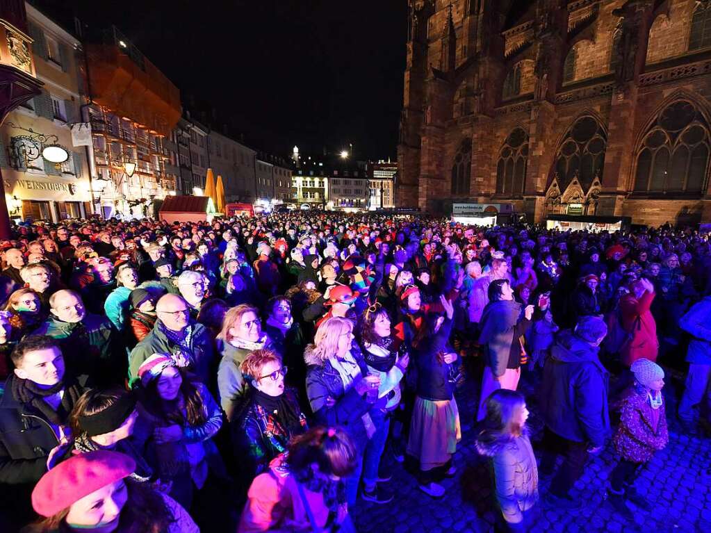 Nach elf Jahren Pause fand am Samstagabend wieder ein nrrischer Fackelumzug in Freiburg statt.