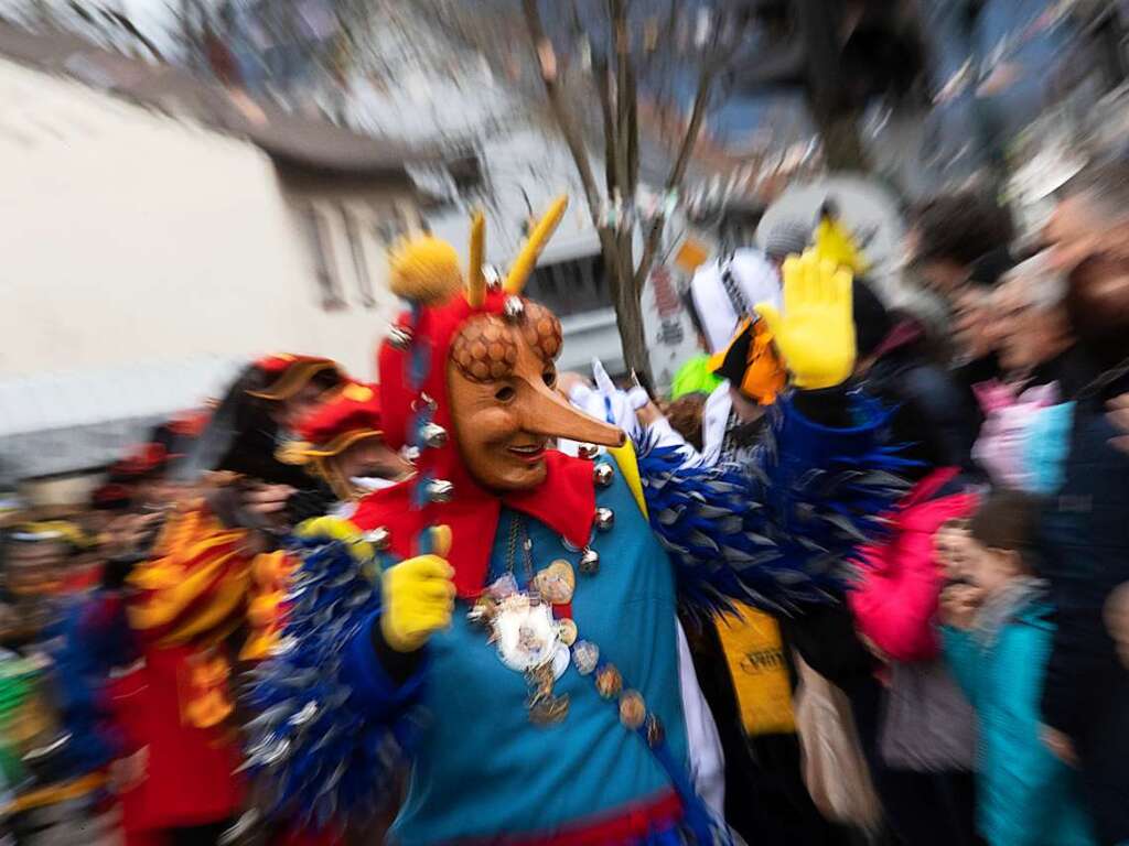 Ausgelassen feierten die Narren beim traditionellen Fasnachtsumzug in Neuenburg.