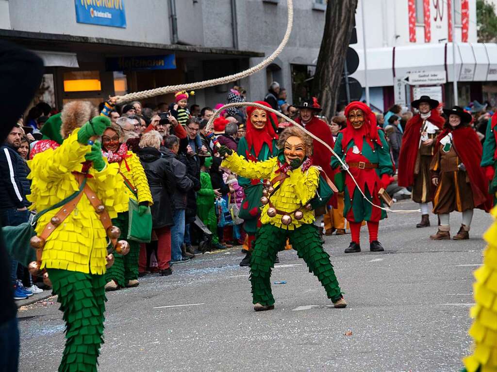 Ausgelassen feierten die Narren beim traditionellen Fasnachtsumzug in Neuenburg.